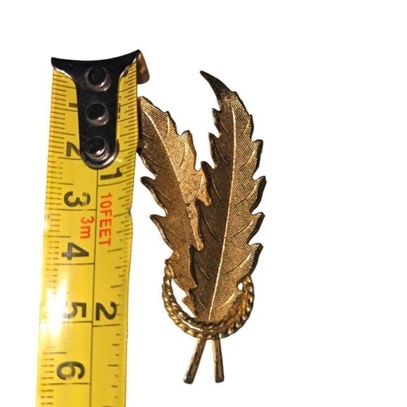 ‎vintage gold tone leaf brooch - Picture 3 of 8